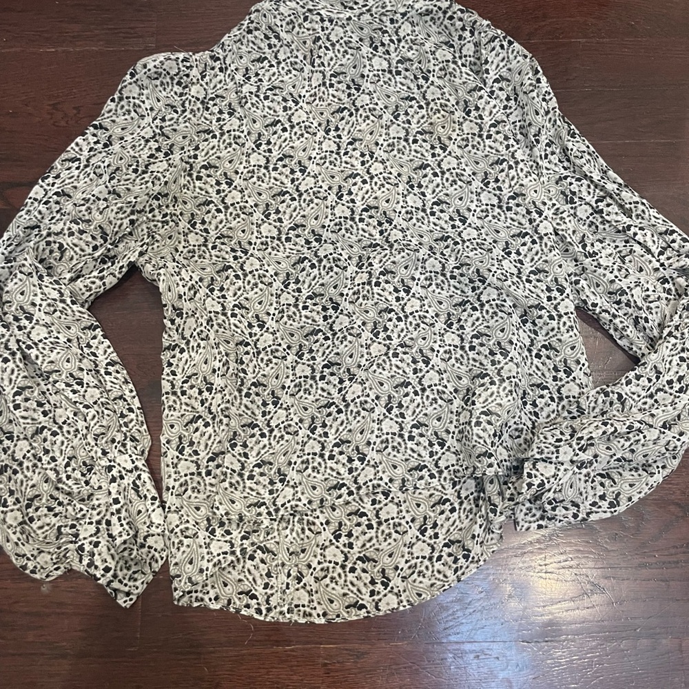 ⭐️Elegant Black and White Women's Top